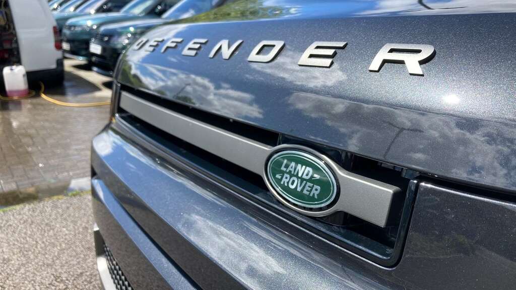 Land Rover Defender 110 3.0 D250 S 110 Black #31