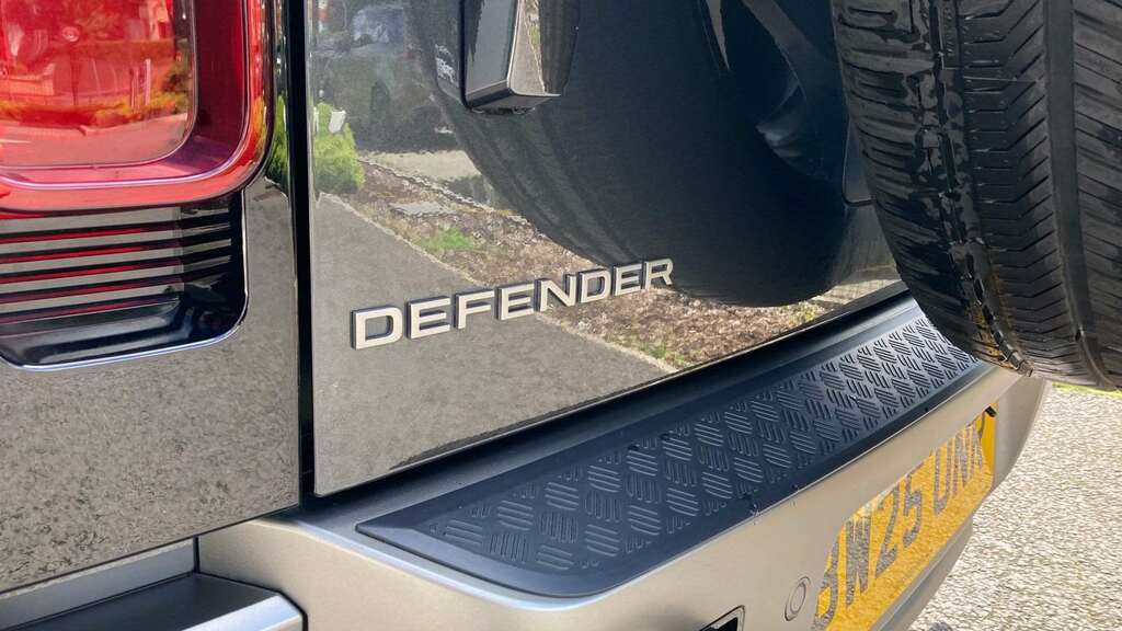 Land Rover Defender 110 3.0 D250 S 110 Black #29