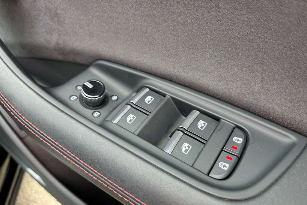 Audi RSQ8 Petrol #14