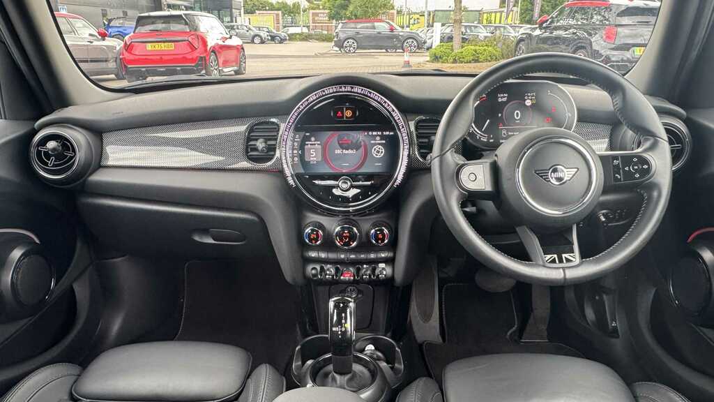 Mini Hatch 1.5 Cooper Exclusive Premium 2024 Black #4