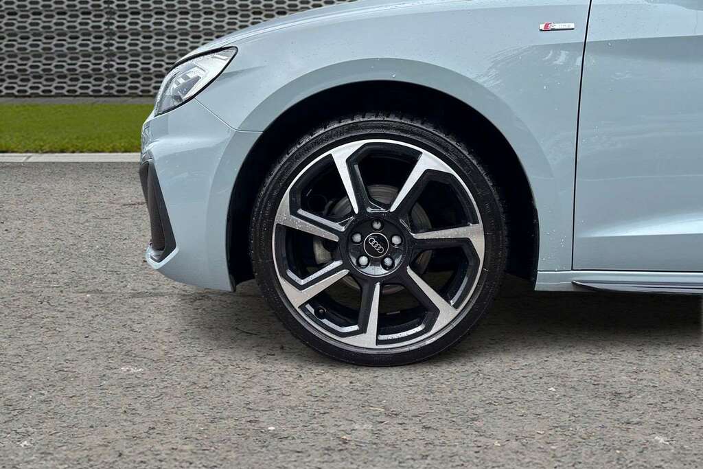Audi A1 Black Edition 30 Tfsi 116 Ps 6-Speed Green #9