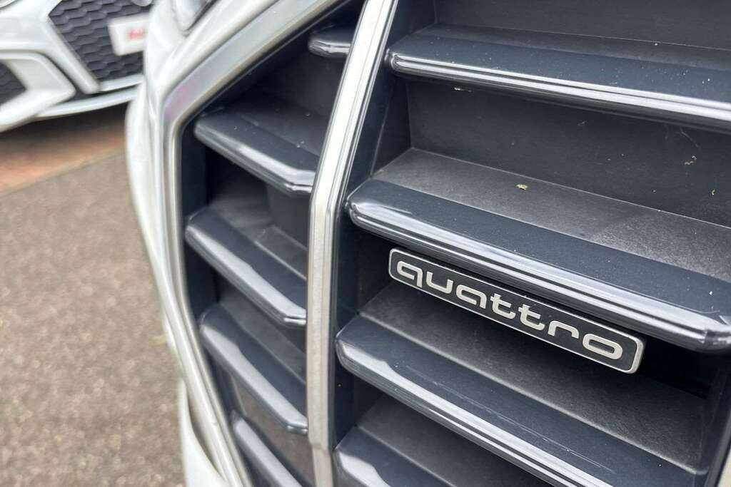Audi Q5 2L Black Edition Black #36