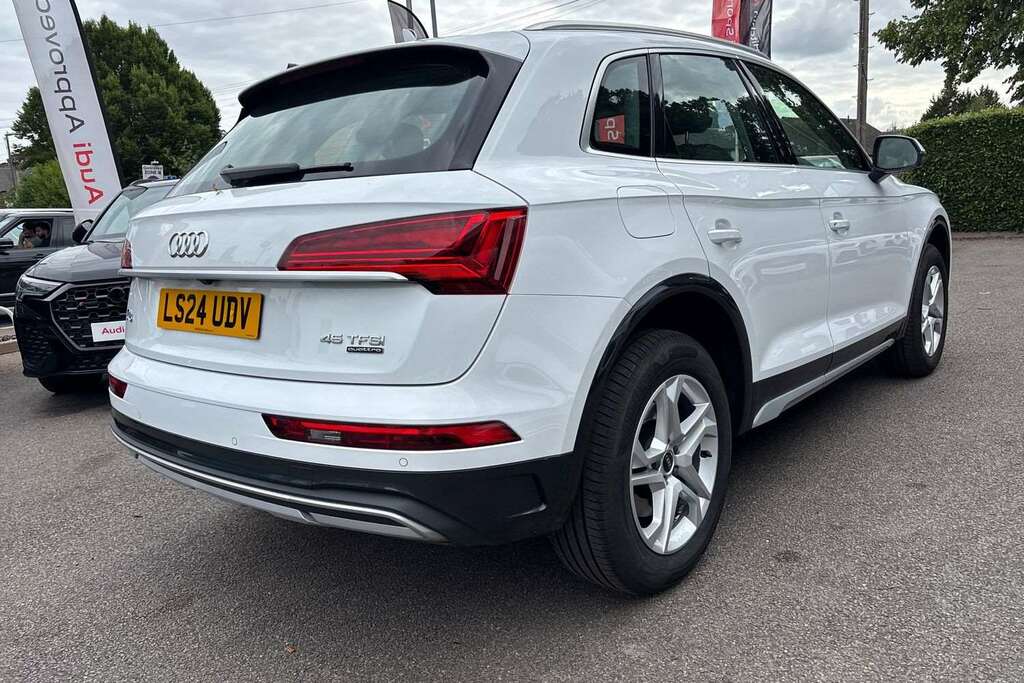 Audi Q5 2L Black Edition Black #29