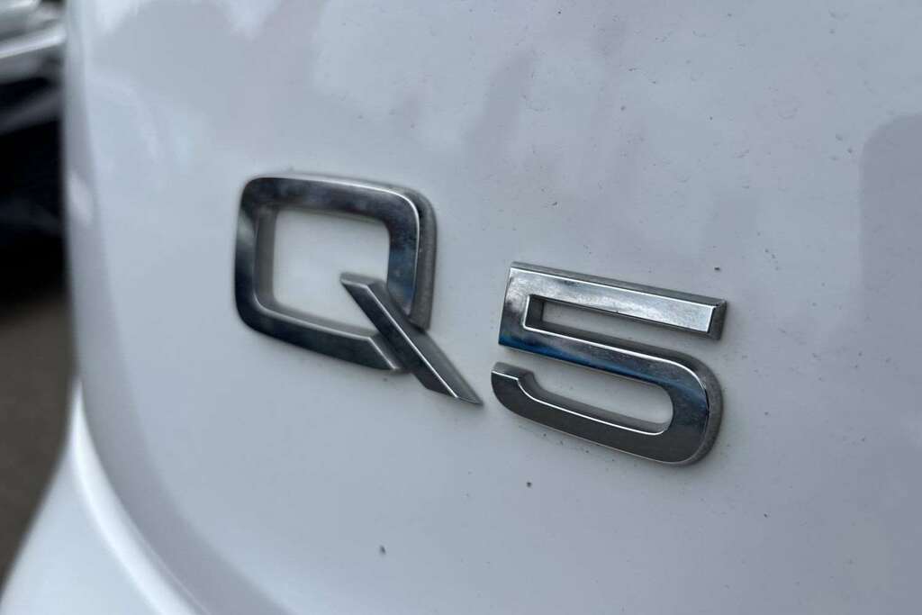 Audi Q5 2L Black Edition Black #27