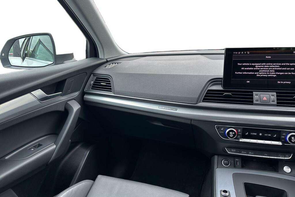 Audi Q5 2L Black Edition Black #17