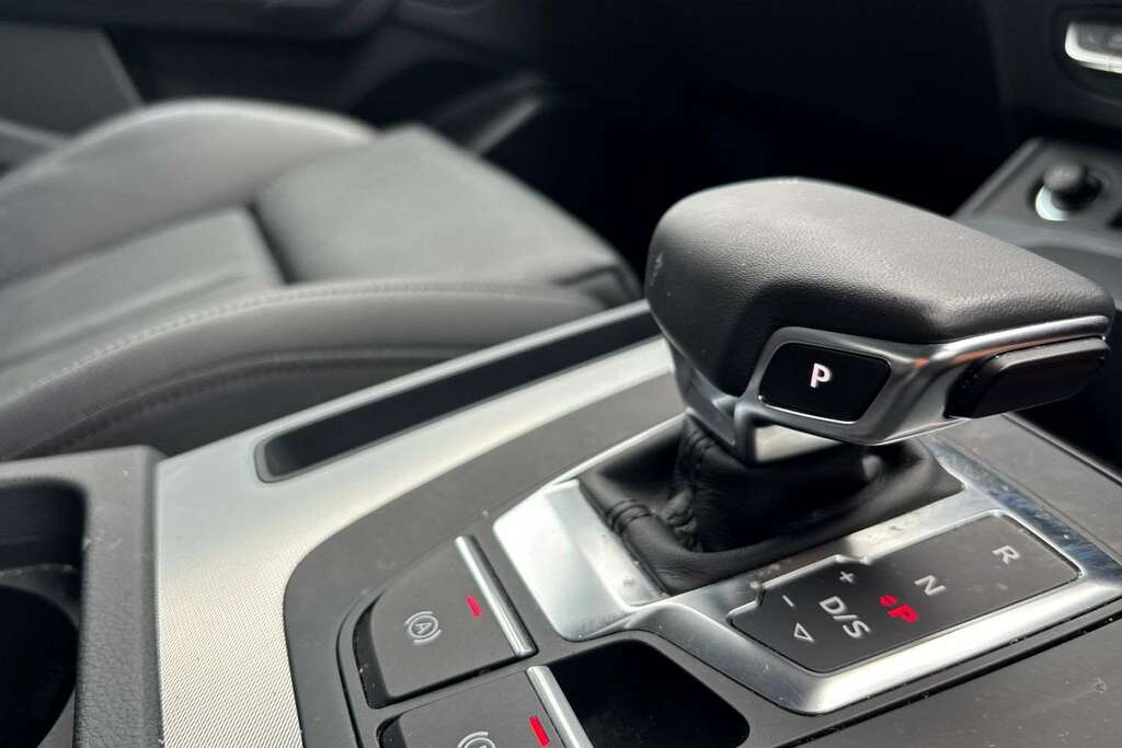 Audi Q5 2L Black Edition Black #14