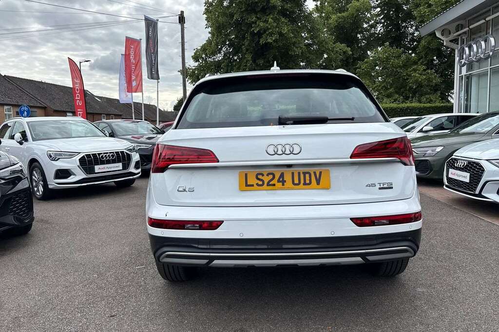 Audi Q5 2L Black Edition Black #28