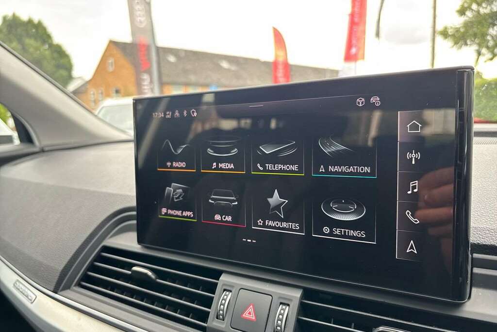 Audi Q5 2L Black Edition Black #24