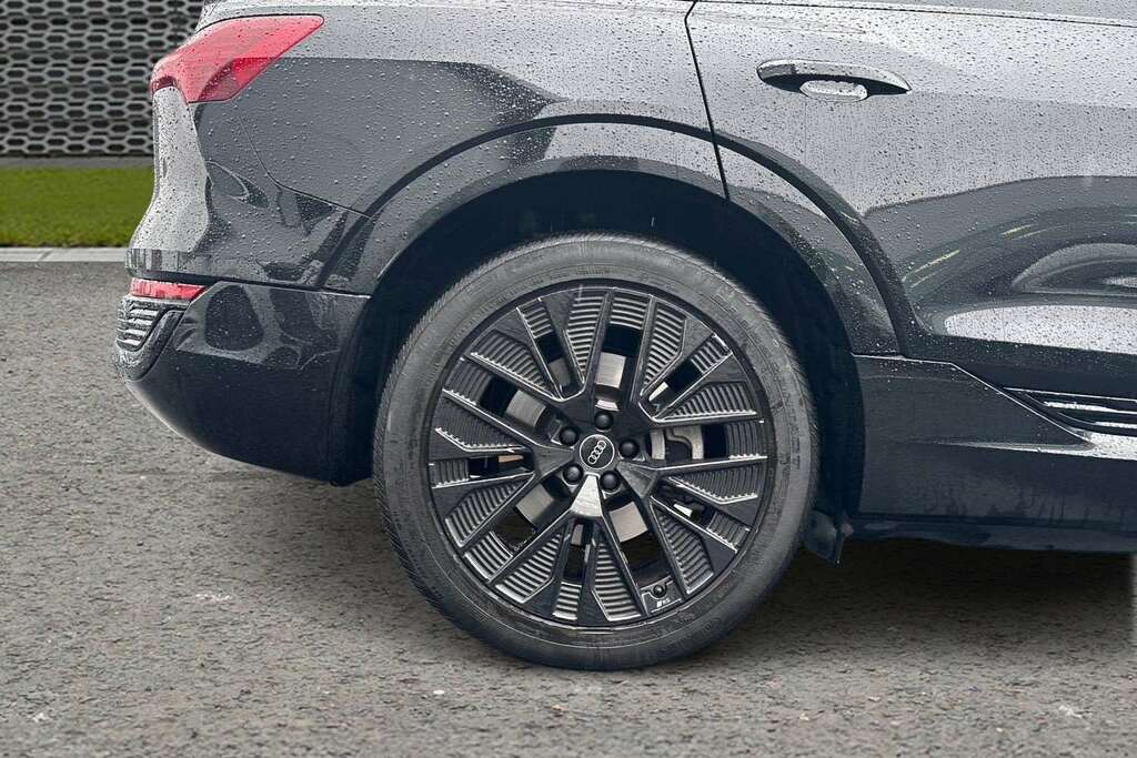 Audi Q8 e tron 250Kw 50 Quattro 95Kwh Black Edition 2023 Black #4