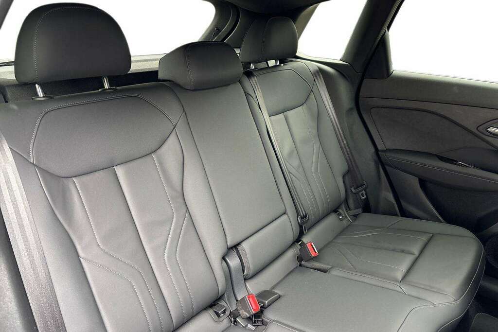 Audi Q3 1.5 Tfsi S Line S Tronic 2025 LL75XUR Black #4