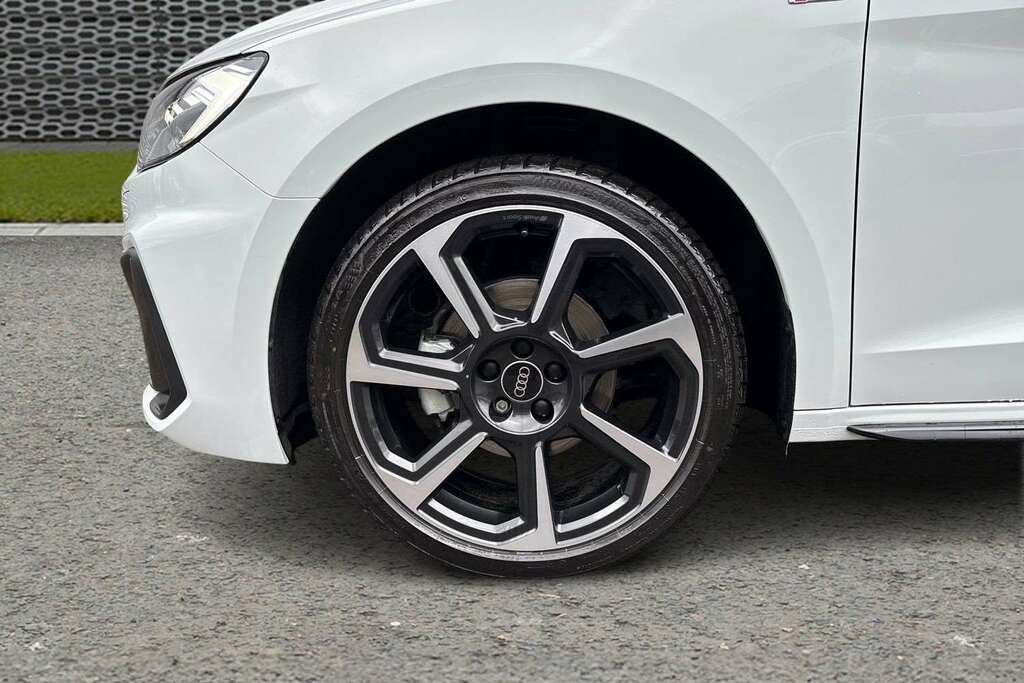 Audi A1 30 Tfsi Black Edition S Tronic 2026 LR26SUO White #5