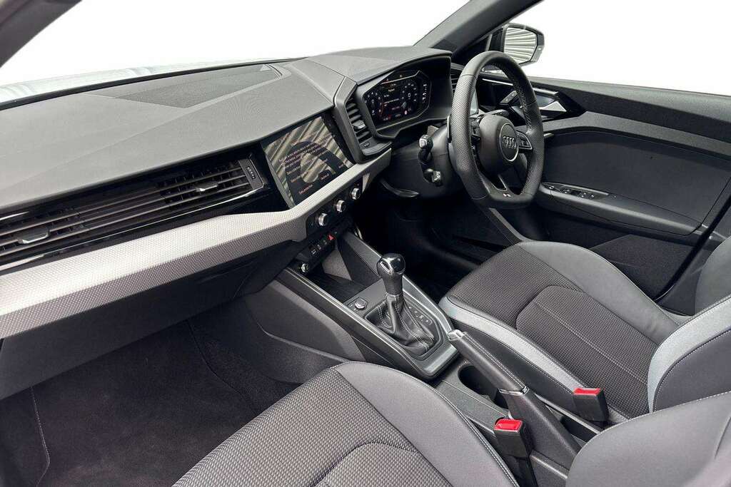 Audi A1 30 Tfsi Black Edition S Tronic 2026 LR26SUO White #2
