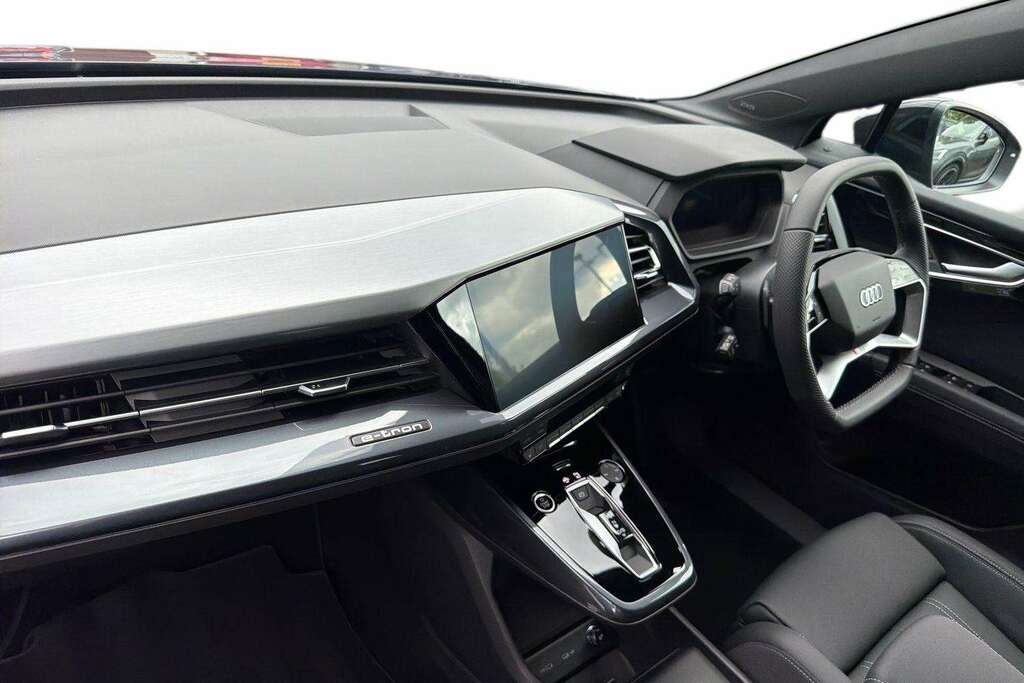 Audi Q4 E Tron 210Kw 45 82Kwh Black Edition 2026 KW26BBZ  #2