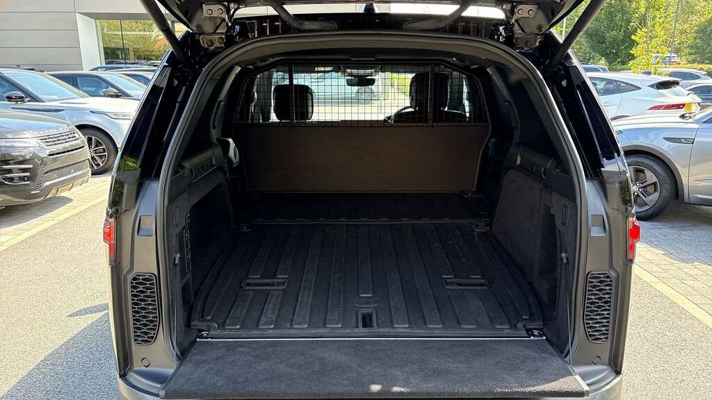 Land Rover Discovery 3.0 D350 Se Commercial 2025 GM25LLC Black #6