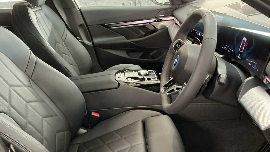 BMW 5 Series 530E M Sport 2026 YF26AXK White #4