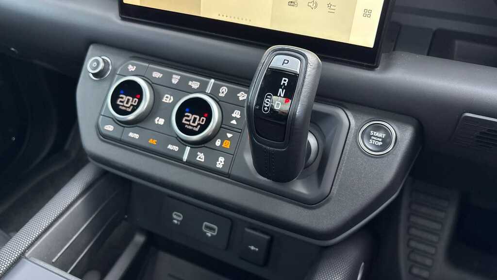 Land Rover Defender 110 3.0 D300 X-dynamic Hse 110 7 Seat 2023 Black #6