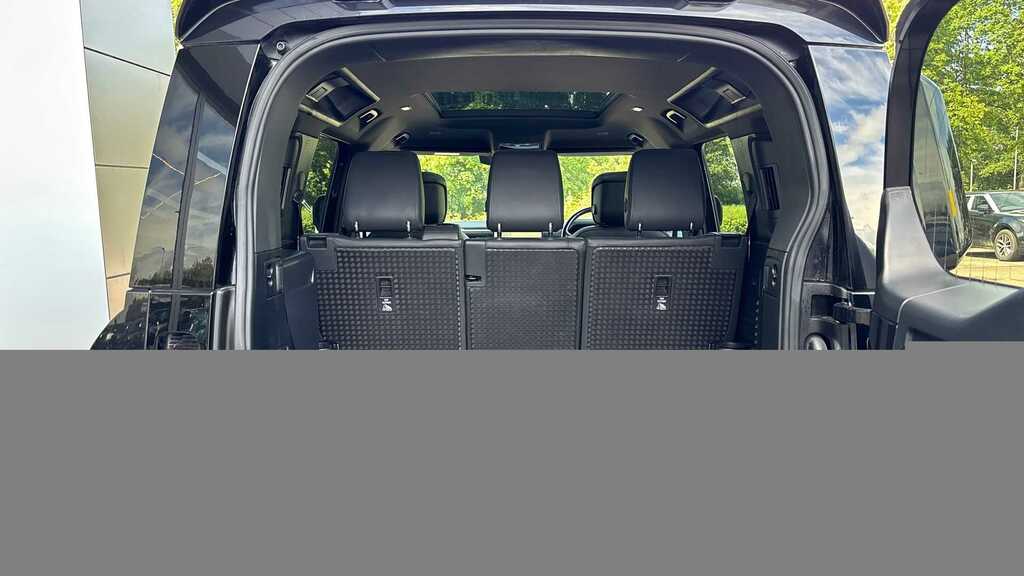 Land Rover Defender 110 3.0 D300 X-dynamic Hse 110 7 Seat 2023 Black #4