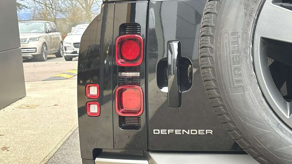 Land Rover Defender 130 X-dynamic Hse Grey #24