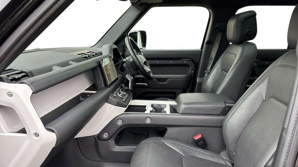 Land Rover Defender 130 3.0 D350 X-dynamic Hse 130 8 Seat 2024 Black #2