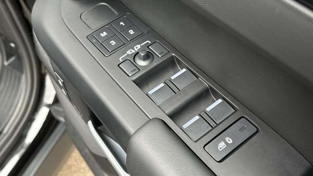 Land Rover Defender 130 X-dynamic Hse Grey #32
