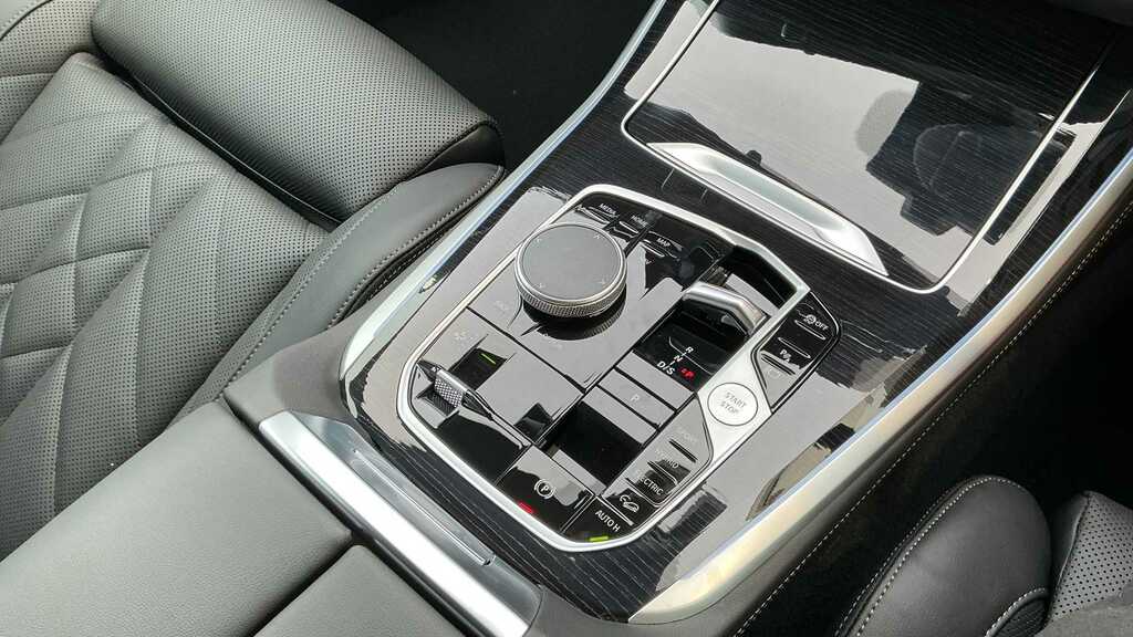 BMW X5 Xdrive50e M Sport 2026 YF26AYG White #6