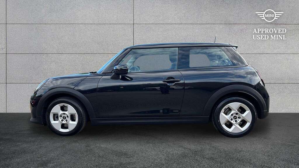Mini Hatch 1.5 C Classic 2024 Black #4