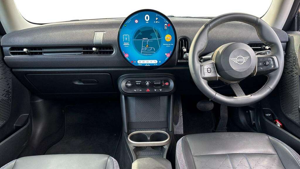 Mini Hatch 1.5 C Classic 2024 Black #5