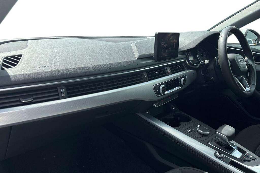 Audi A4 35 Tfsi Se S Tronic 2019 White #2