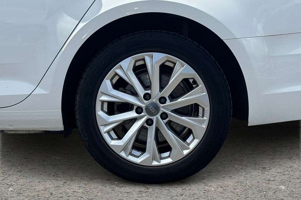 Audi A4 35 Tfsi Se S Tronic 2019 White #5