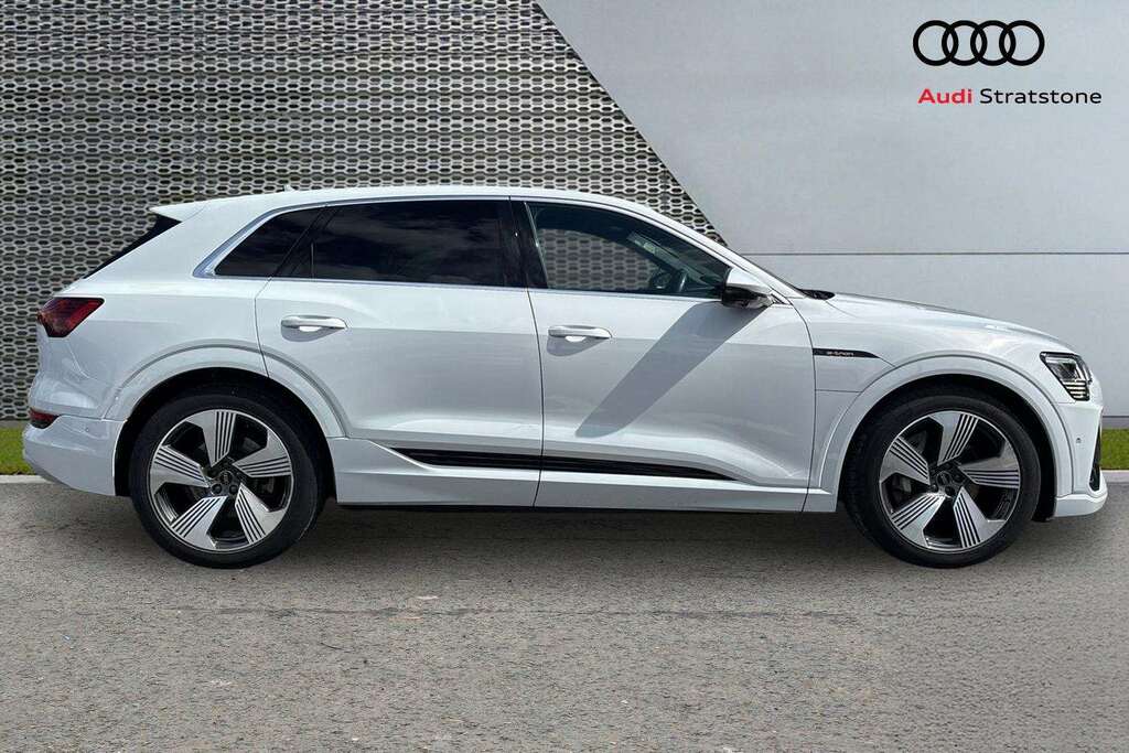 Audi E-tron 300Kw 55 Quattro 95Kwh S Line 2021 White #4