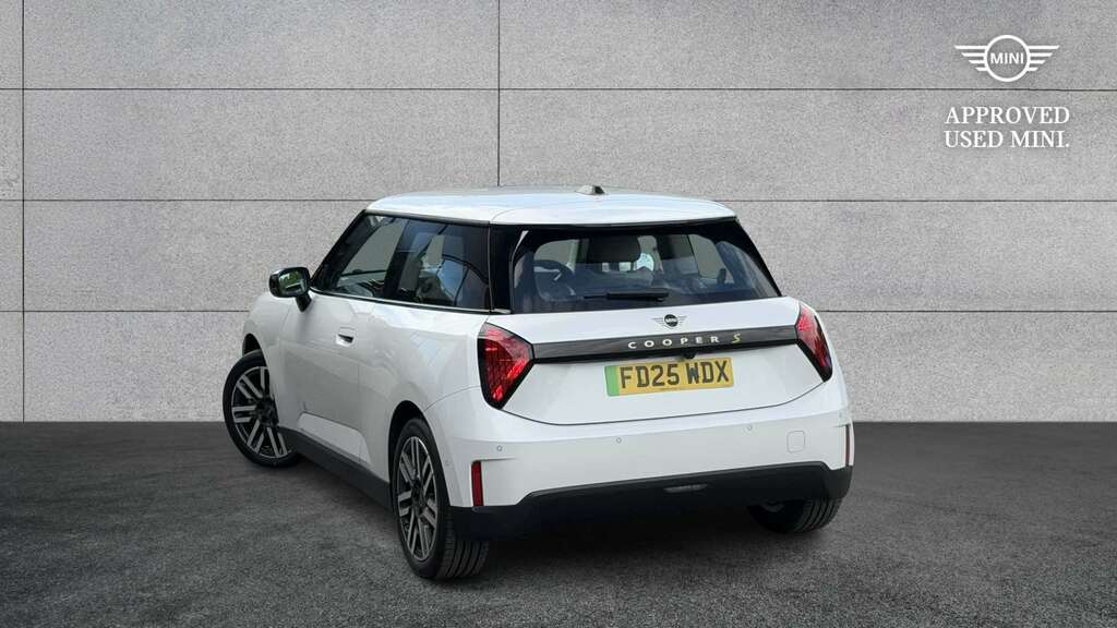 Mini Hatch 160Kw Se Classic 54Kwh 2025 FD25WDX White #2