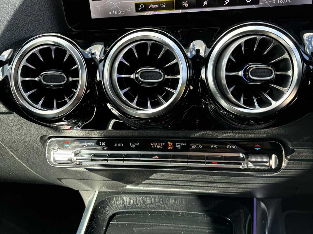 Mercedes-Benz GLA Class 1.3L Gla 200 Amg Line Executive 161 Bhp Blue #15