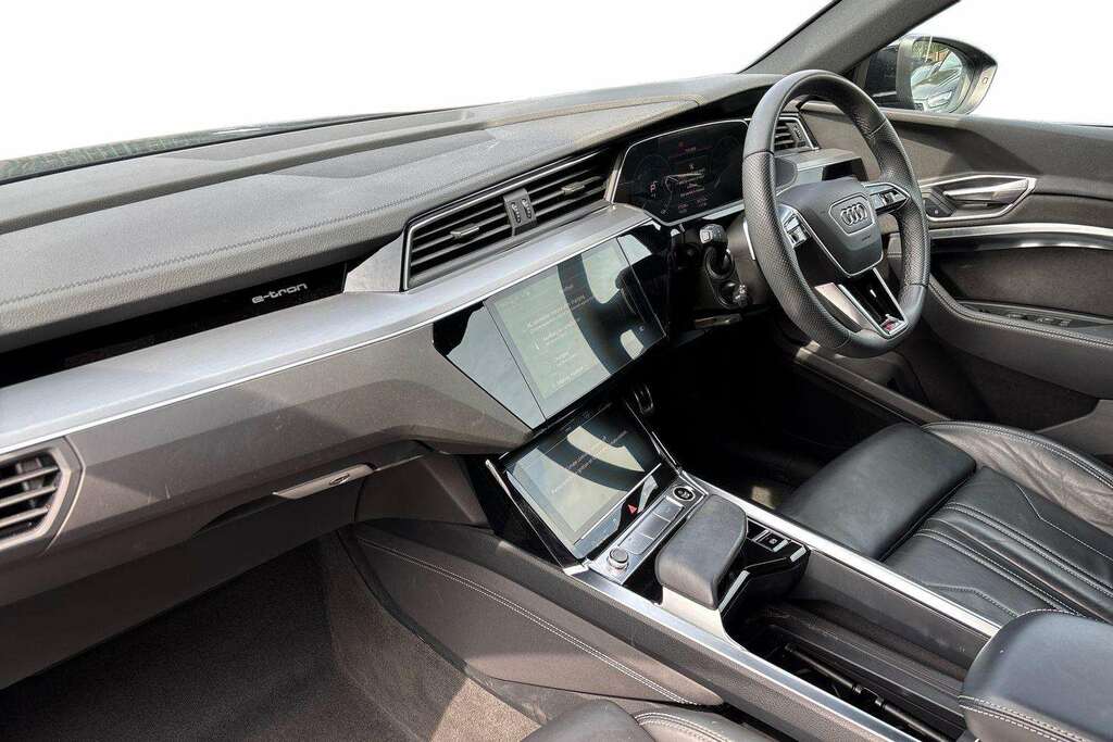 Audi Q8 e tron 300Kw 55 Quattro 114Kwh S Line 2023 Black #2