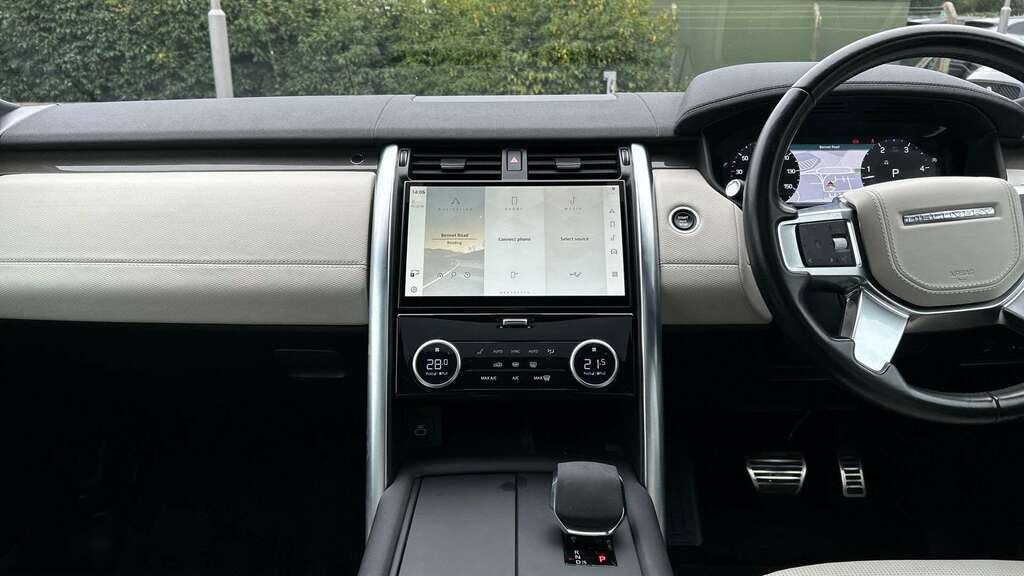 Land Rover Discovery 3.0 D300 R-dynamic Se Brown #14