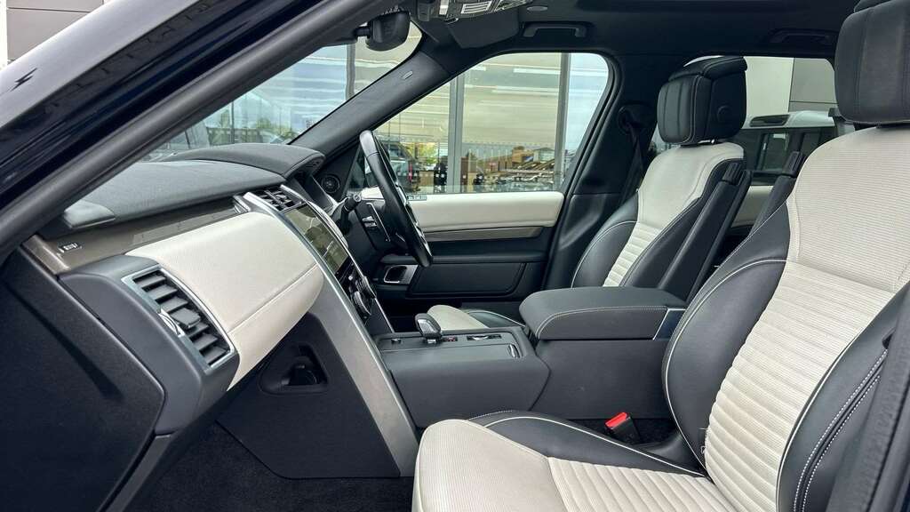 Land Rover Discovery 3.0 D300 Metropolitan Edition 2022 Blue #3