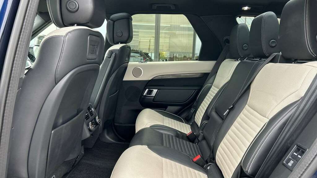 Land Rover Discovery 3.0 D300 Metropolitan Edition 2022 Blue #4