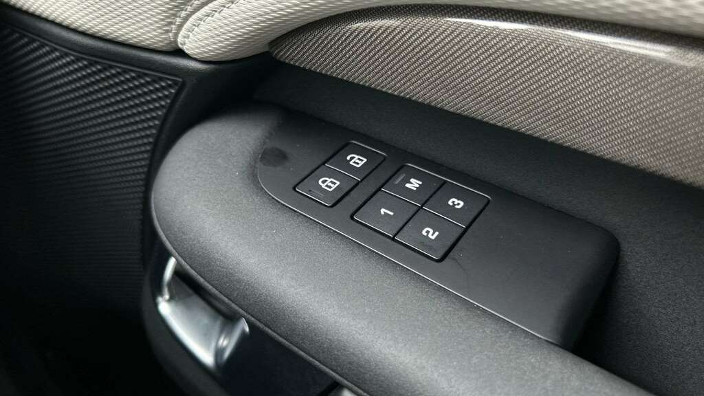 Land Rover Discovery 3.0 D300 R-dynamic Se Brown #24