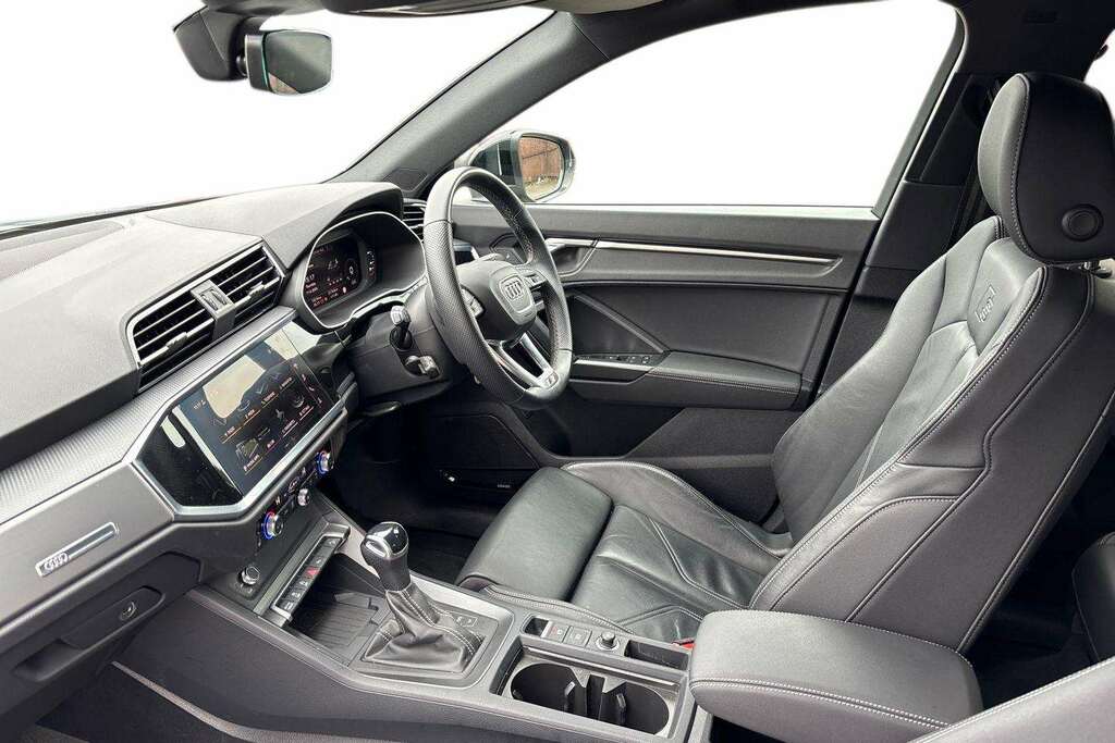 Audi Q3 35 Tfsi S Line S Tronic 2024 OE73CZC Black #2