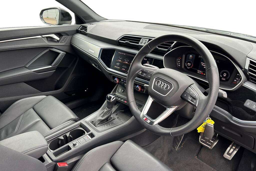 Audi Q3 35 Tfsi S Line S Tronic 2024 OE73CZC Black #6