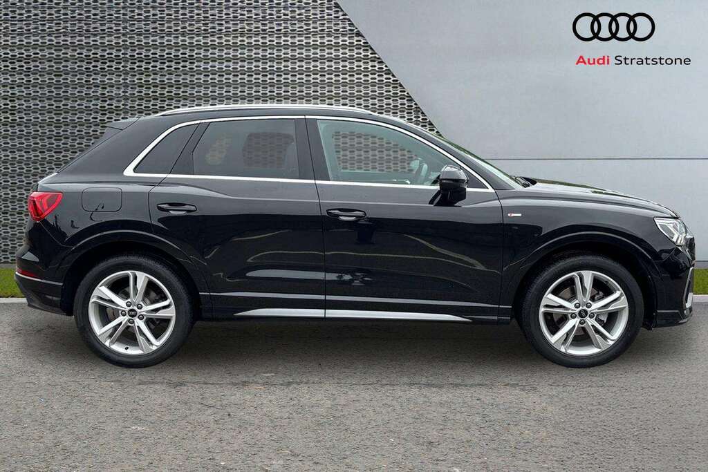 Audi Q3 35 Tfsi S Line S Tronic 2024 OE73CZC Black #4