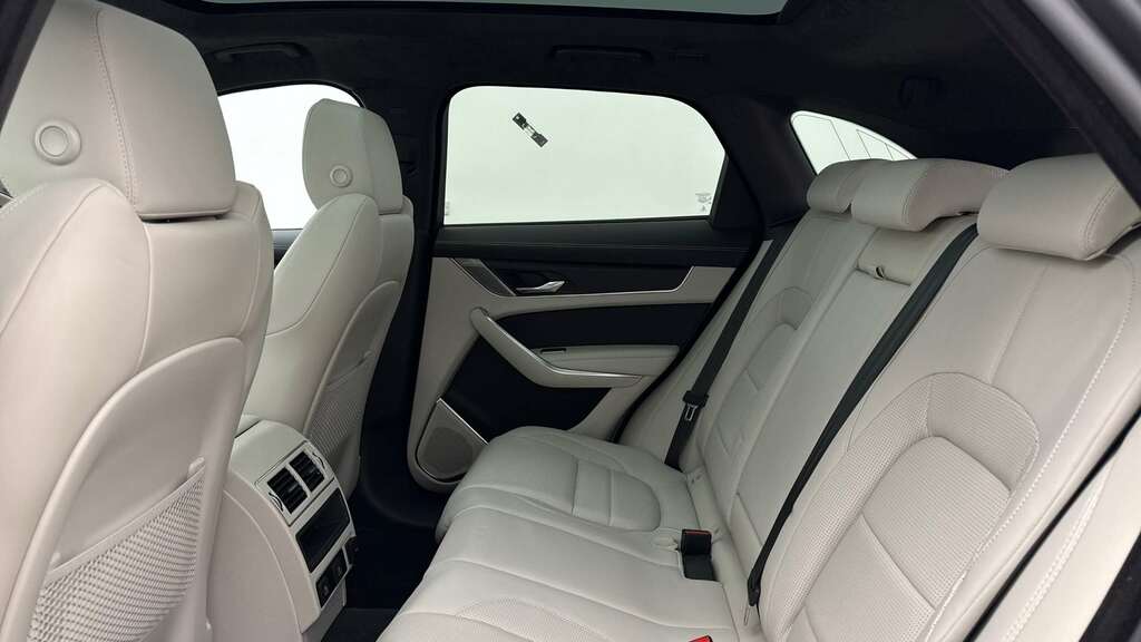 Jaguar F-Pace 2.0 D200 R-dynamic Hse Black Awd 2024 Grey #4