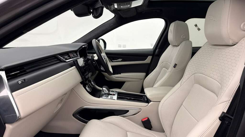 Jaguar F-Pace 2.0 D200 R-dynamic Hse Black Awd 2024 Grey #3