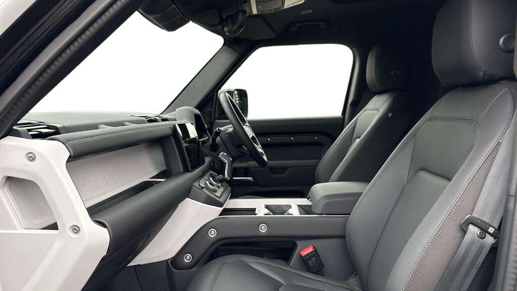 Land Rover Defender 110 3.0 D250 Hard Top S 2025 Black #3