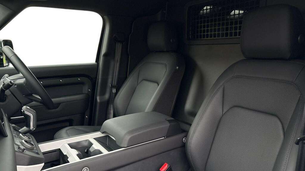 Land Rover Defender 110 3.0 D250 Hard Top S 2025 Black #4