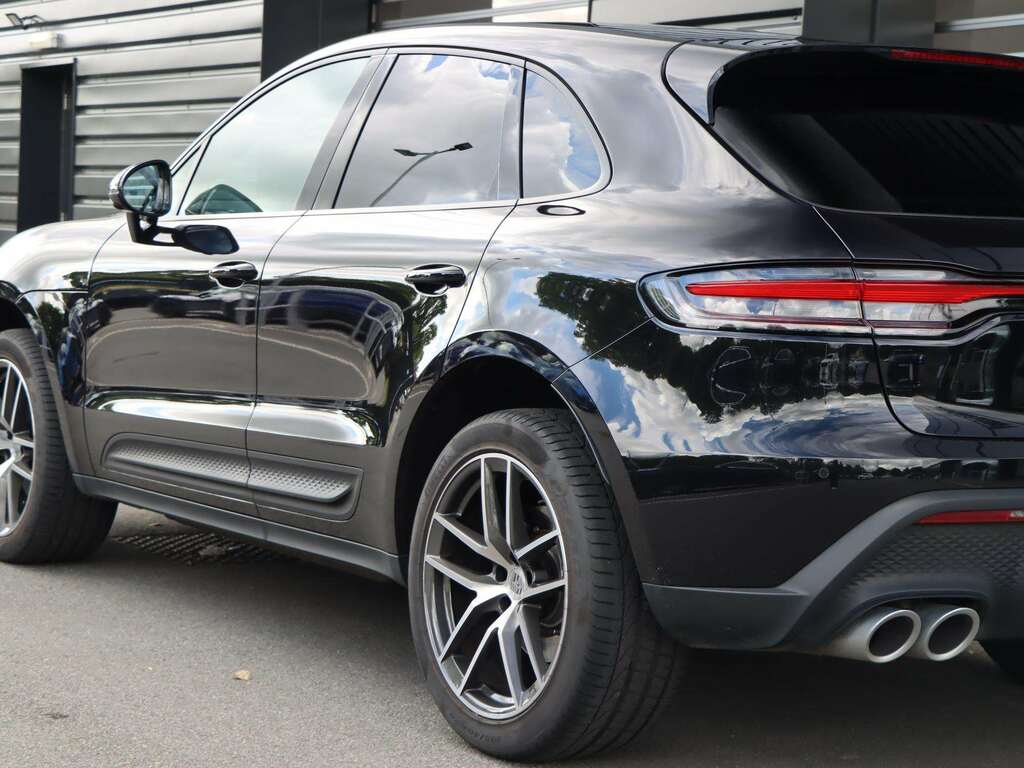 Porsche Macan Electric Black #32