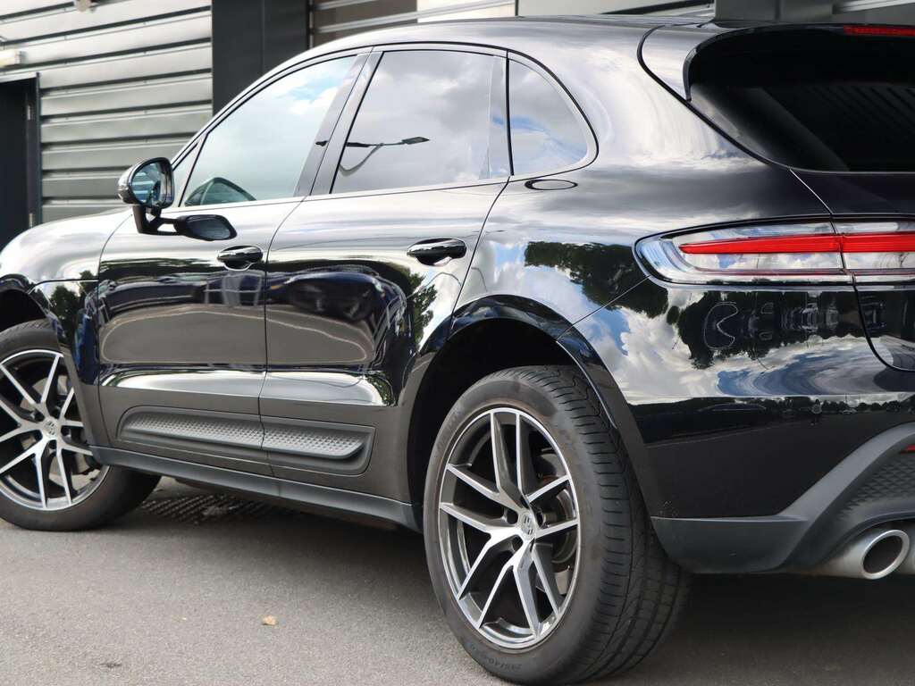 Porsche Macan Electric Black #33