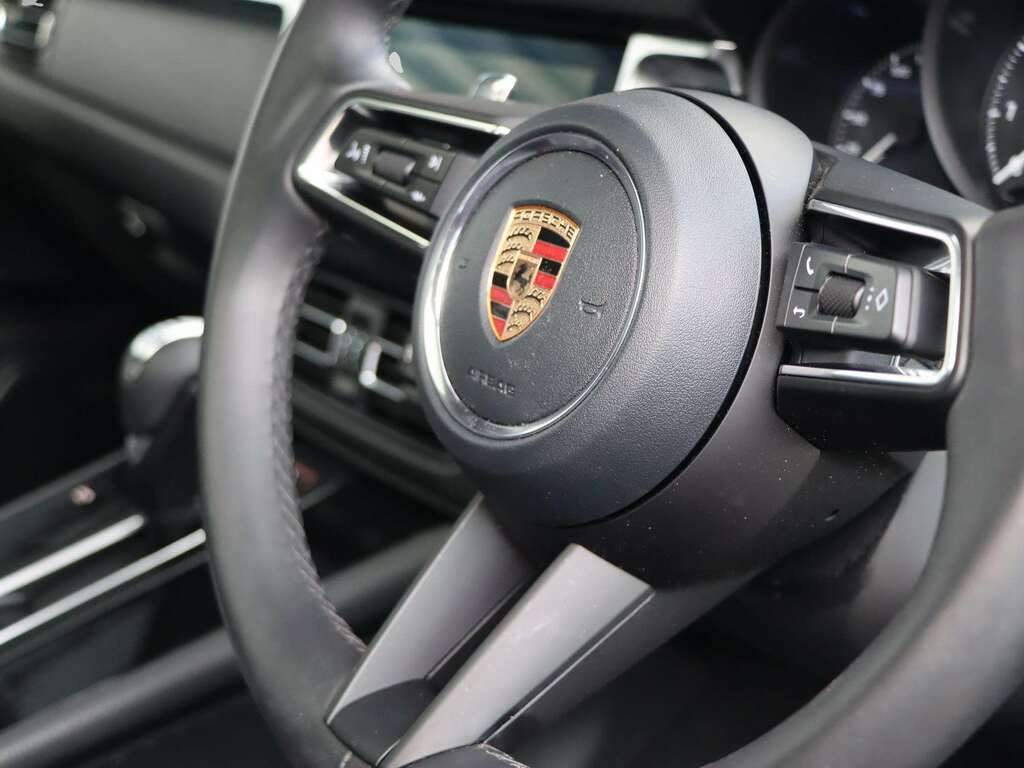 Porsche Macan Electric Black #14