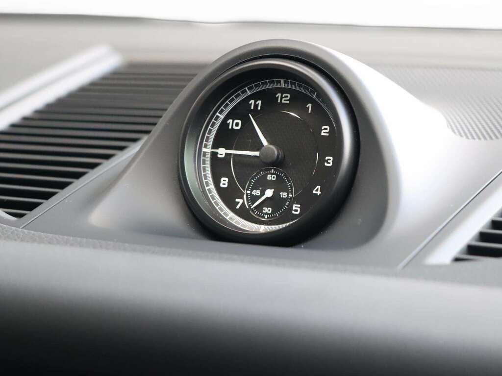 Porsche Macan Electric Black #18