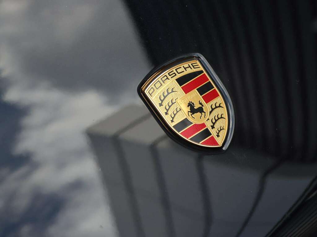 Porsche Macan Electric Black #29