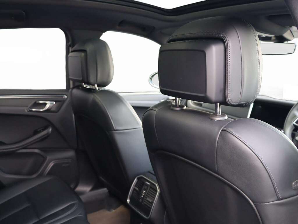 Porsche Macan Electric Black #24
